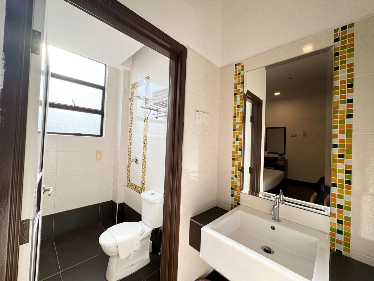 Hotel Sunflower - Hls Malacca Exterior photo